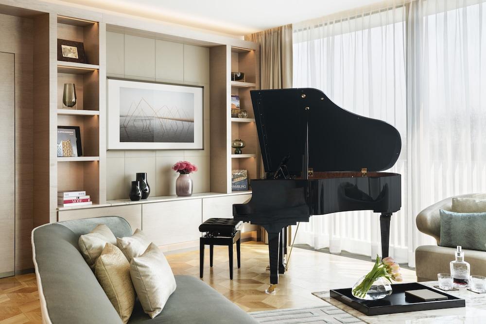 The Fontenay Hamburg Exterior photo A piano in a living room