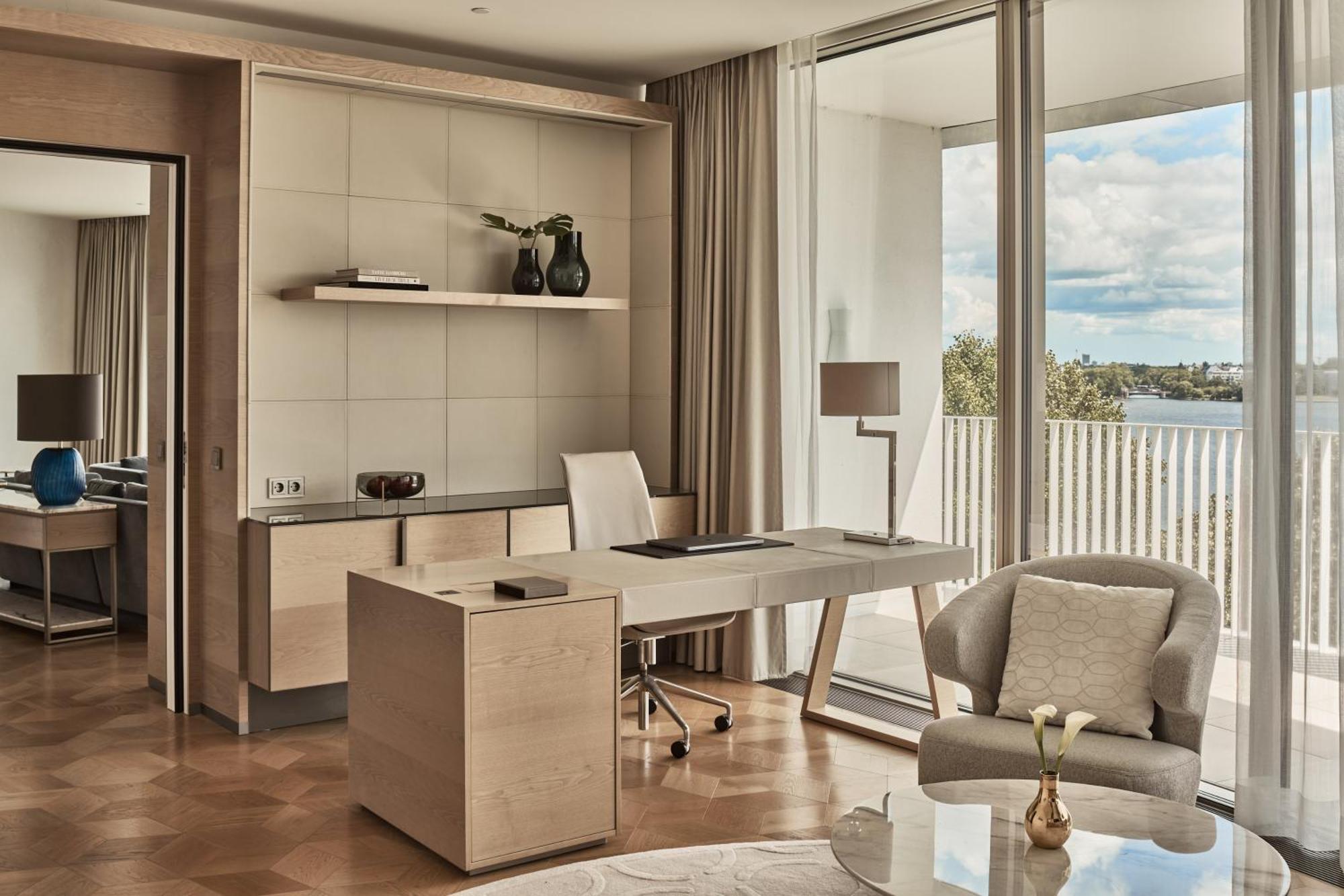 The Fontenay Hamburg Exterior photo Office