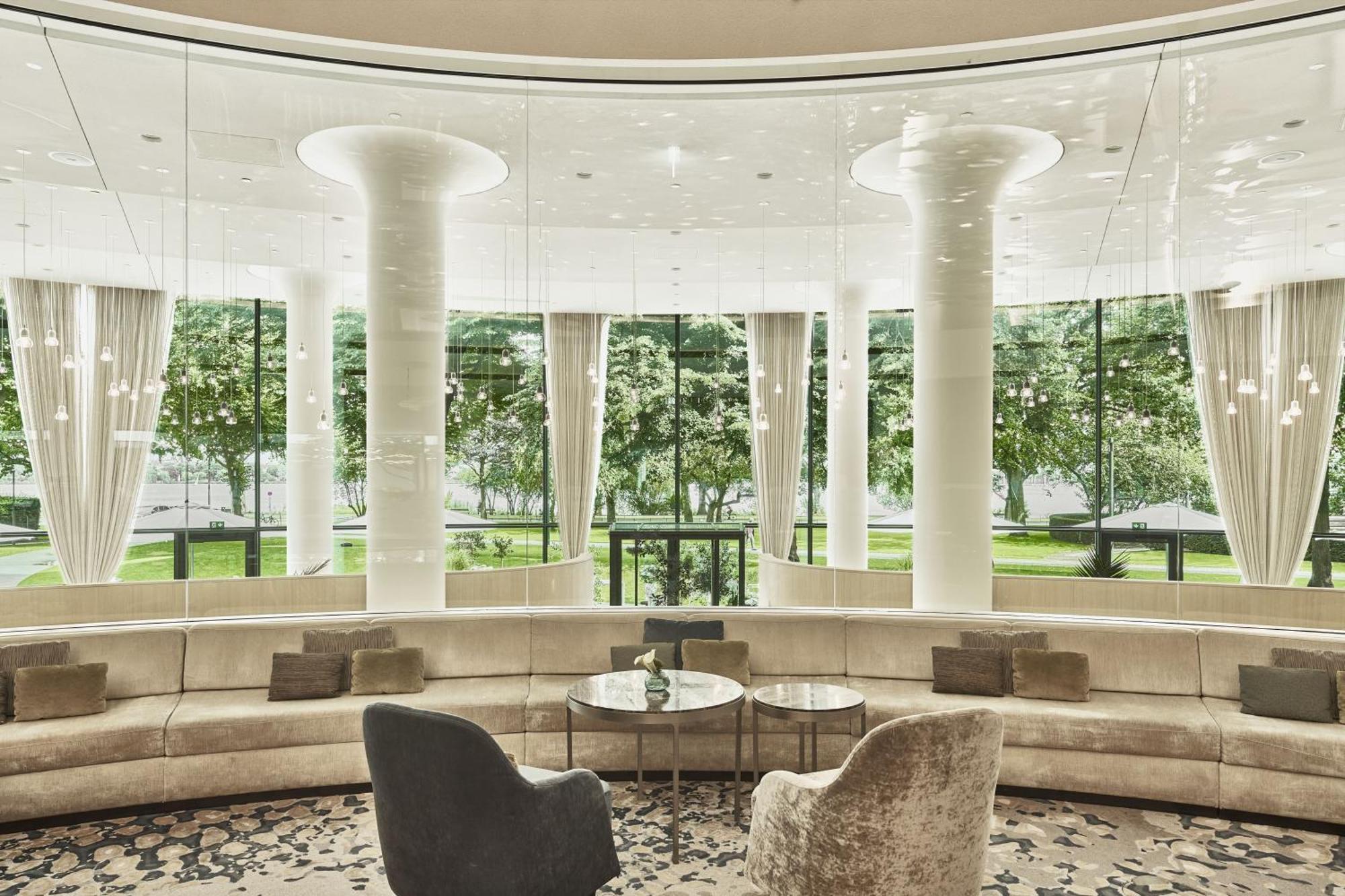The Fontenay Hamburg Exterior photo The lobby