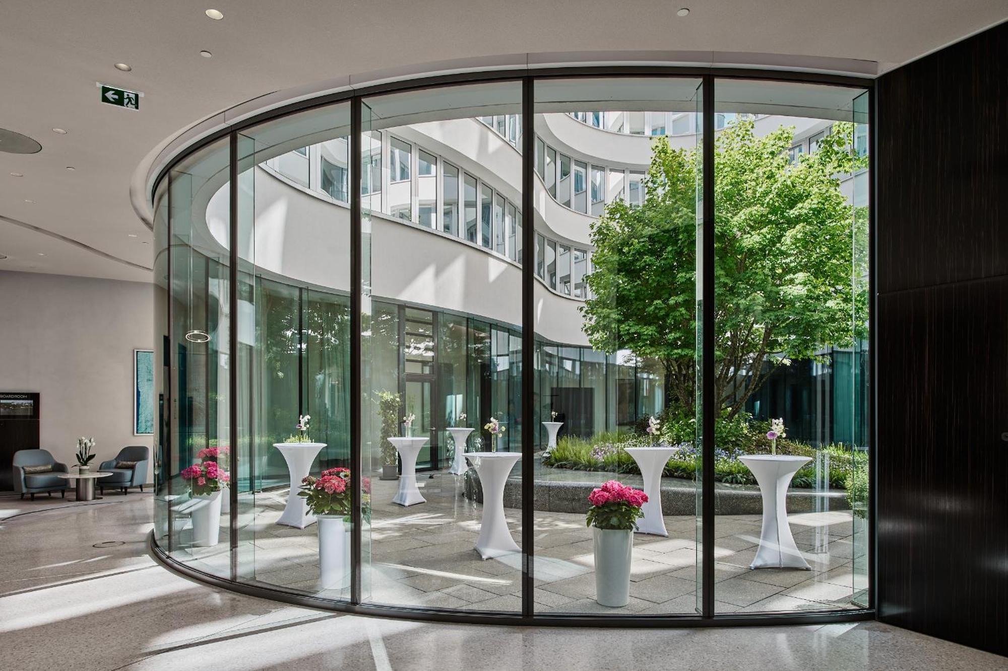 The Fontenay Hamburg Exterior photo The atrium