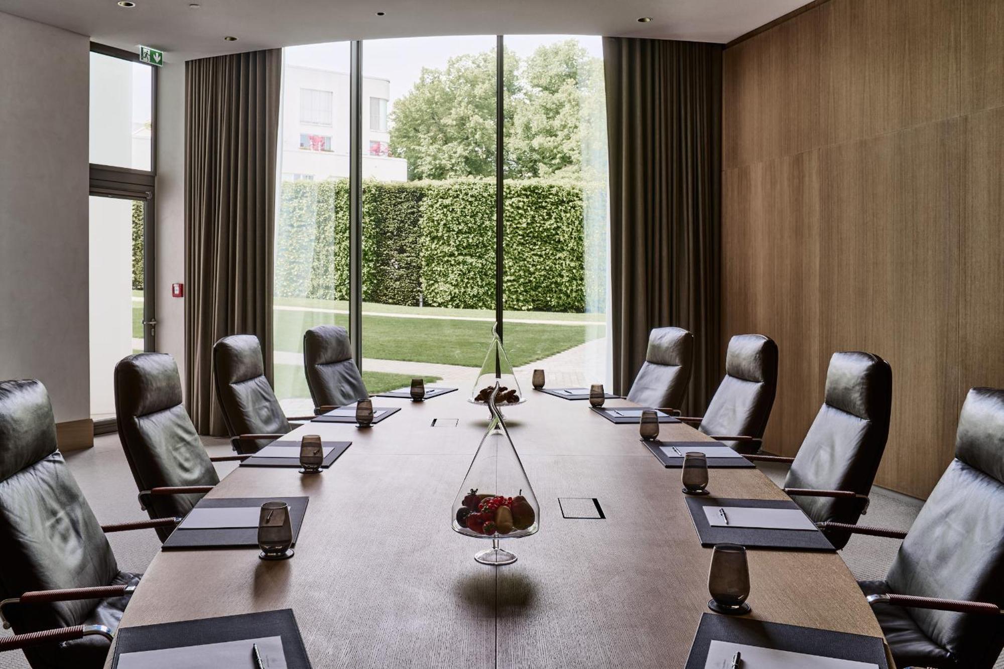 The Fontenay Hamburg Exterior photo Boardroom