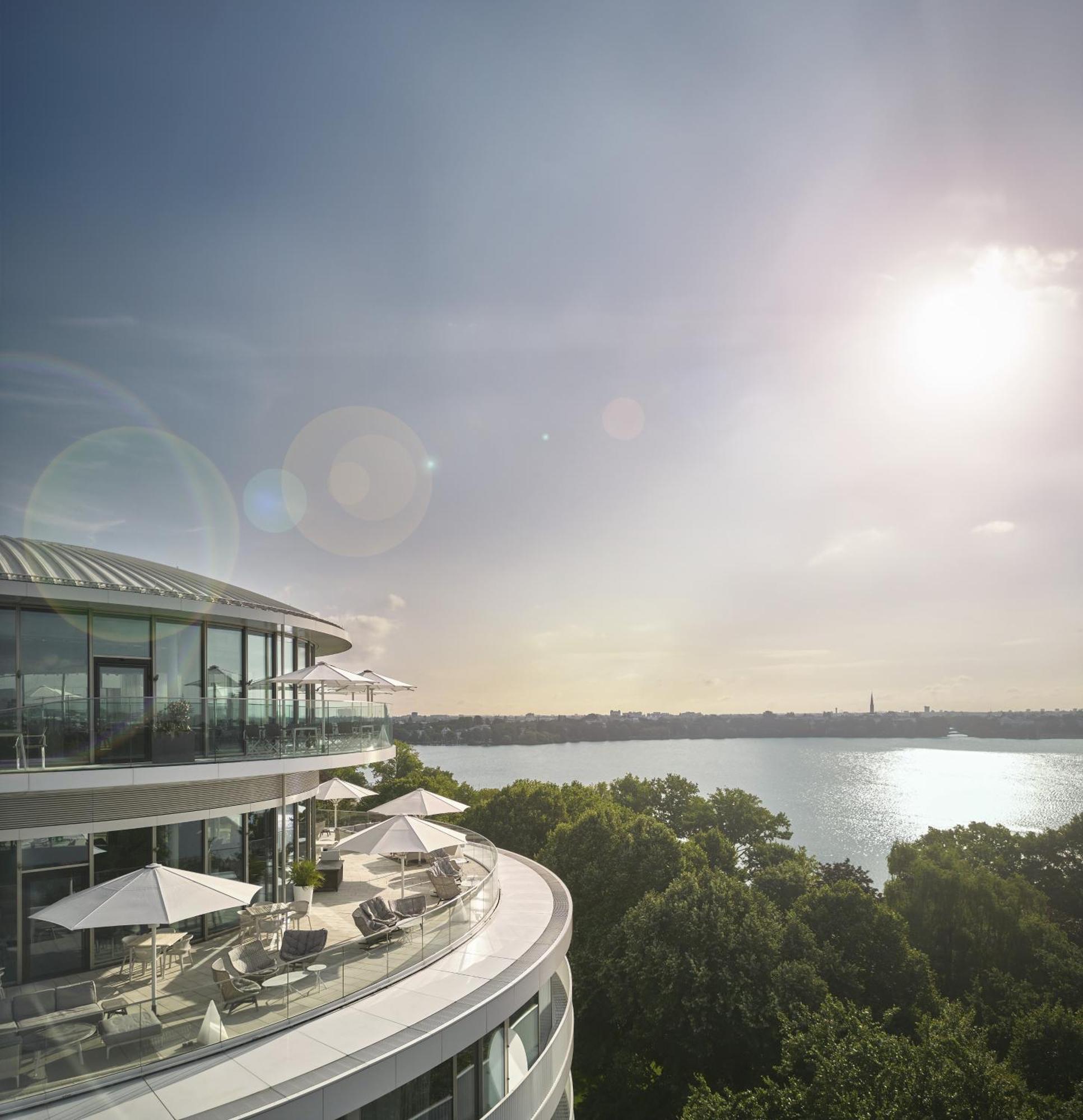 The Fontenay Hamburg Exterior photo View of the River Thames from the penthouse